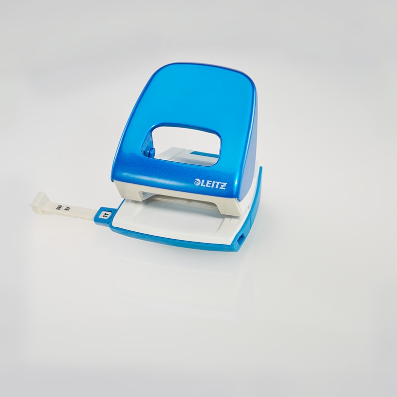 360-Grad-Artikelbild für AKTION: LEITZ Locher NeXXt 5008 WOW blau-metallic mit Prämie nach Registrierung, Artikelnummer 368274