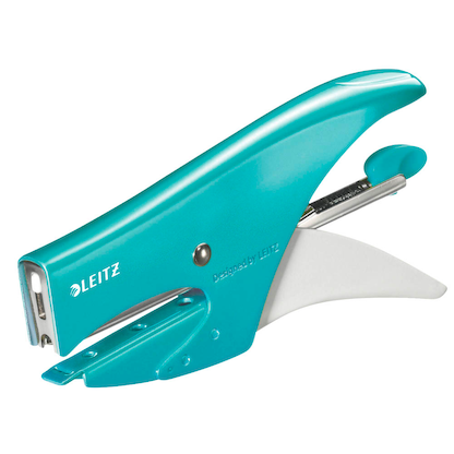 Artikelbild für AKTION: LEITZ Heftzange 5531 WOW eisblau-metallic mit Prämie nach Registrierung, Artikelnummer 250187