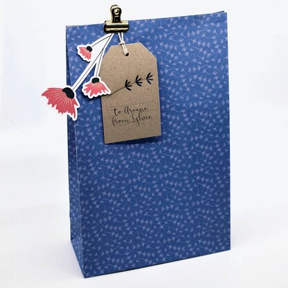 Artikelbild 5 für artoz Geschenkanhänger weiß aus Kraftpapier mit Blumenstanzung 6 St., Artikelnummer 129118