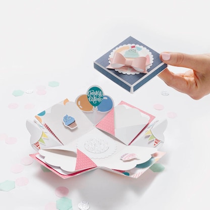 Artikelbild 5 für folia Bastelset Explosionsbox Party 46 tlg. blau, Artikelnummer 192223