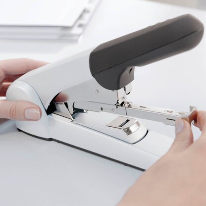 Artikelbild 3 für AKTION: LEITZ Heftgerät 5552 grau mit Prämie nach Registrierung, Artikelnummer 437139