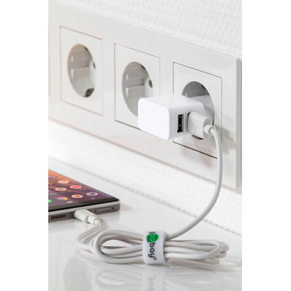 Artikelbild 2 für goobay Ladekabel mit Adapter weiß, Kabellänge: 1 m, 12 Watt, Artikelnummer 788541
