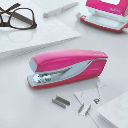 Artikelbild 4 für AKTION: LEITZ Heftgerät NeXXt 5502 WOW pink mit Prämie nach Registrierung, Artikelnummer 585737