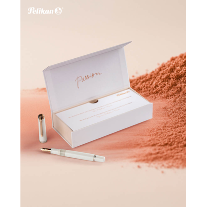 Artikelbild 7 für Pelikan Souverän M600 Kolbenfüller weiß/rose-gold F (fein), Artikelnummer 688749
