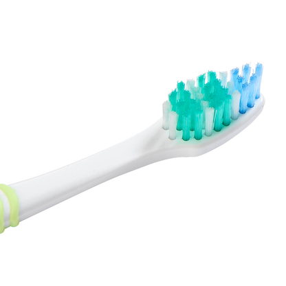 Artikelbild 3 für 3 Oral-B CLASSIC CARE Zahnbürsten, Artikelnummer 273597